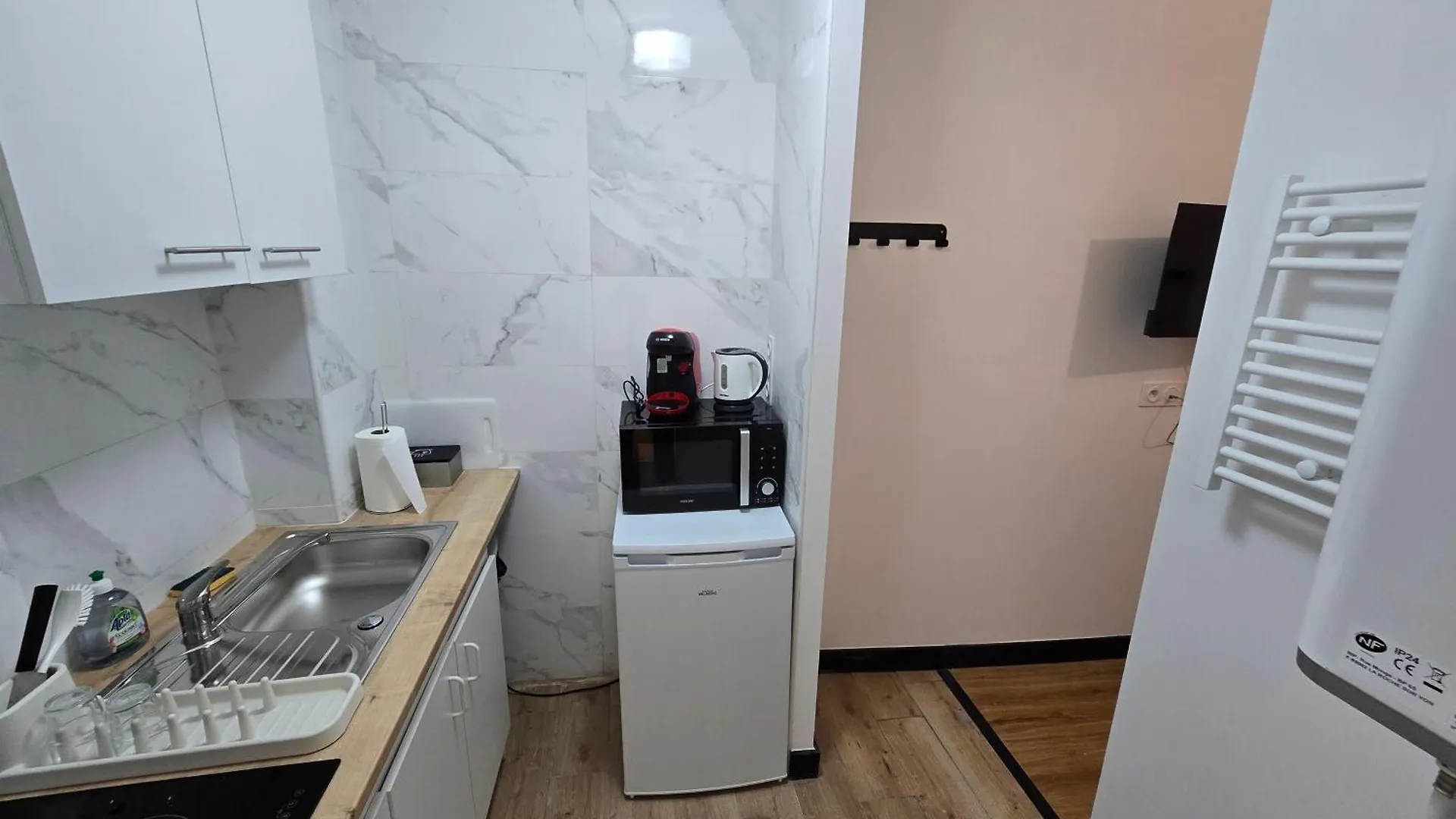 E0 - Beau Studio En Intramuros, Renove Climatise أفينيون شقة