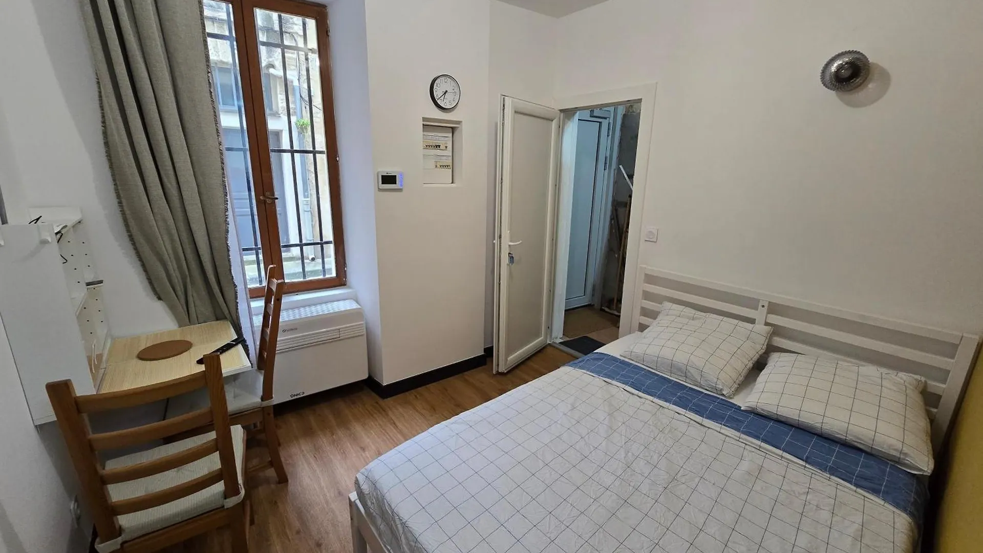 E0 - Beau Studio En Intramuros, Renove Climatise أفينيون